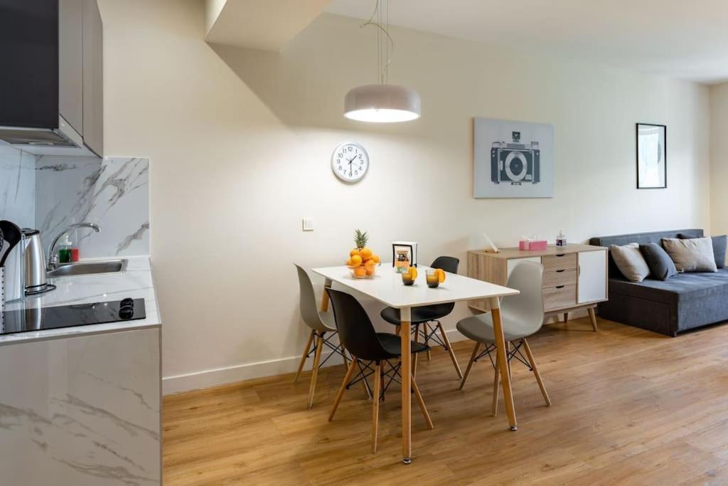 Large Comfy, Modern Studio 5 Min To Acropolis Athena Bagian luar foto