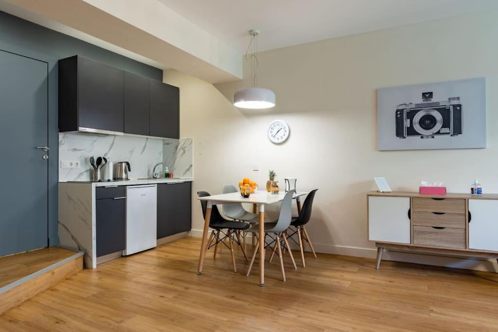 Large Comfy, Modern Studio 5 Min To Acropolis Athena Bagian luar foto