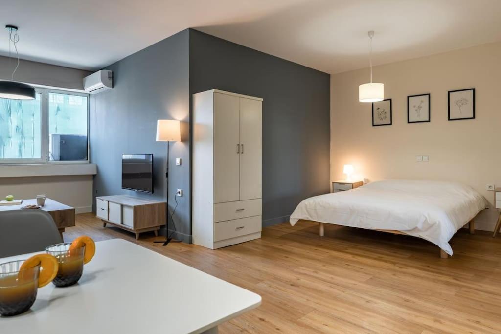 Large Comfy, Modern Studio 5 Min To Acropolis Athena Bagian luar foto